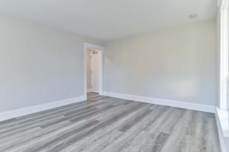 487 EAGLE STREET, Newmarket, Ontario L3Y 1K7, Kanada