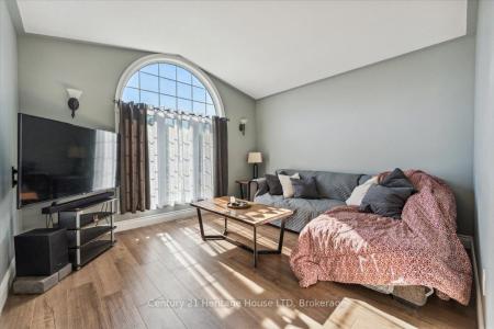 253 ST LAWRENCE DRIVE, Welland, Ontario L3C 7H6, Canada
