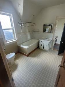 88 WEST STREET S, Greater Napanee, Ontario K7R 2P2, Canada