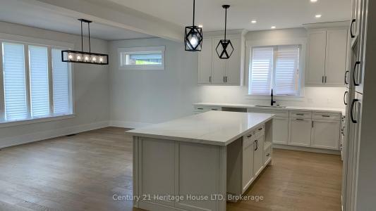 2476 COLANGELO DRIVE, Niagara Falls, Ontario L2J 0A1, Canadá
