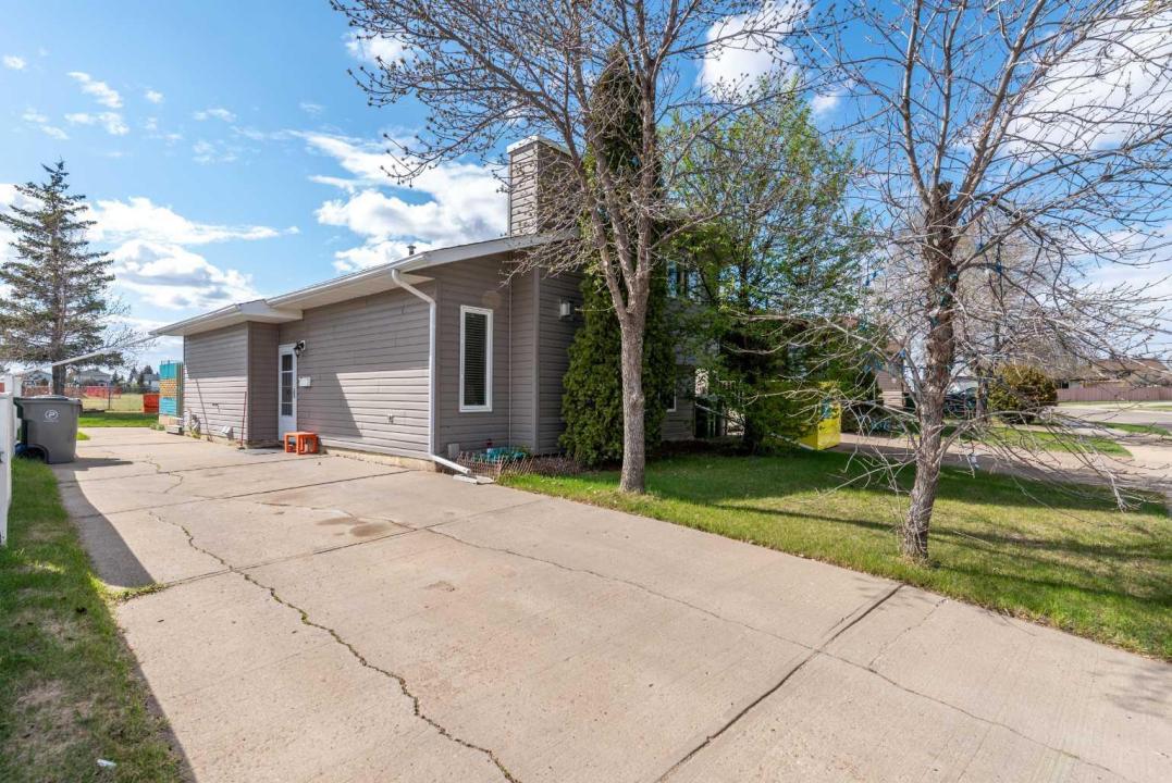 2714 56 AVENUE, Lloydminster, Alberta T9V 2C1, Canada