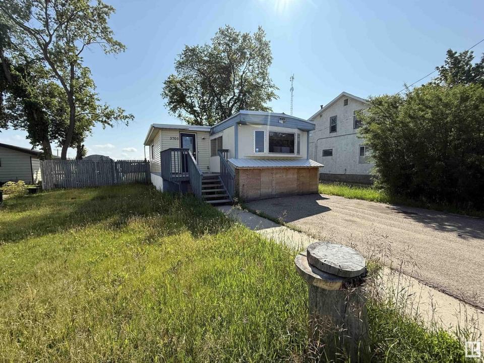3705 1ST ST, Mallaig, Alberta T0A 2K0, Canada