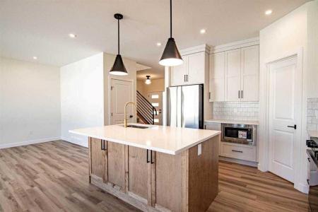 202 LIVINGSTON CLOSE, Red Deer, Alberta T4R 0S8, Kanada