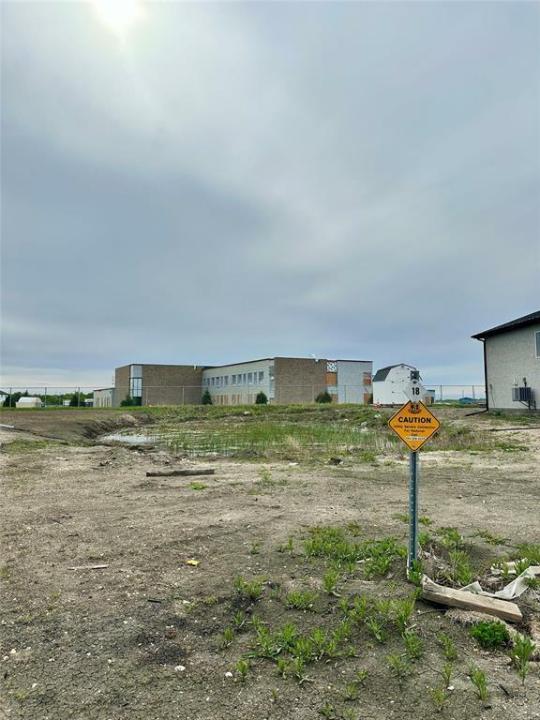 18 CARIBOU BAY, Steinbach, 馬尼托巴 R5G 2Y1, 加拿大