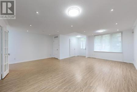 730 GRANDVIEW WAY, Toronto (willowdale East), Ontario M2N 6V5, Kanada