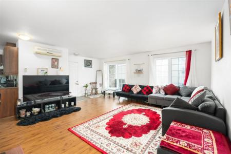 754 Rue Valois, Vaudreuil-Dorion, Quebec J7V 0P9, Canada