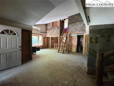 257 River Road, Newland, ノースカロライナ 28657, アメリカ合衆国