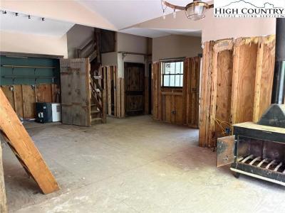 257 River Road, Newland, ノースカロライナ 28657, アメリカ合衆国