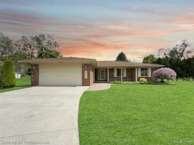 6820 Emerald Shores Dr, Troy, Michigan 48085, USA