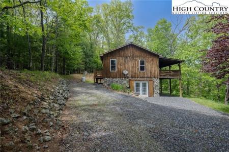 284 Howell Road, Lansing, ノースカロライナ 28643, アメリカ合衆国