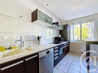 Feyzin, Rhône-Alpes 69320, Francia