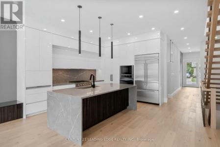 9A BRIARWOOD AVENUE, Mississauga (port Credit), Ontario L5G 3N4, Canada