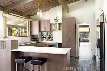 18 Central Avenue, Hallett Cove, SA 5158, Australia