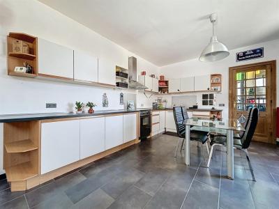 Rue Solvay 11, Bouffioulx, 6200, Belgien