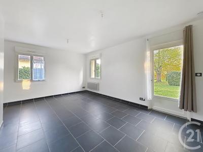 Courlon Sur Yonne, Bourgogne 89140, França