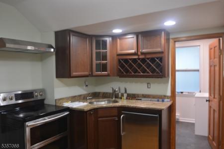 94 Madison St - B, Dover Town, NJ 07801-4950, USA