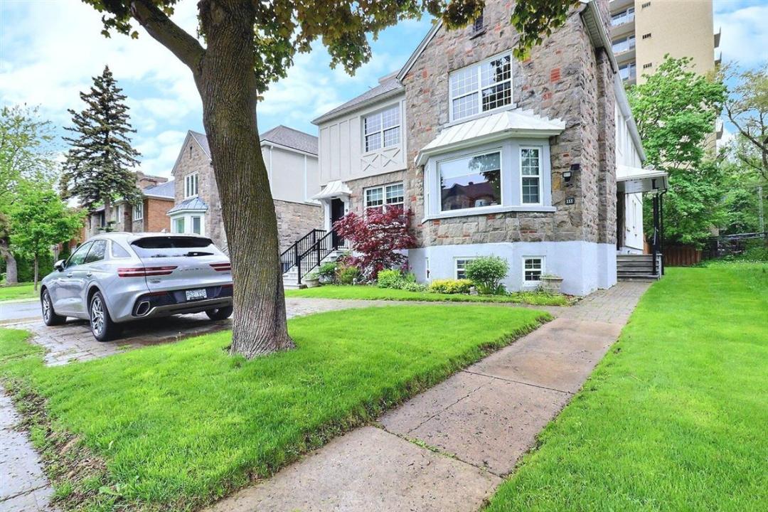 111-113  Rue Dufferin, Hampstead, Québec H3X 2X8, Canada
