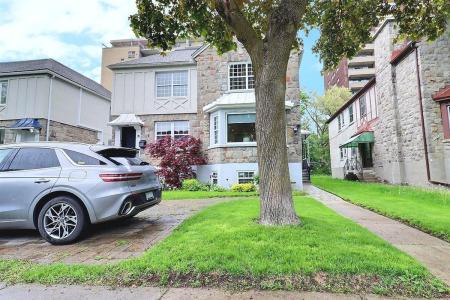 111-113  Rue Dufferin, Hampstead, Québec H3X 2X8, Canada