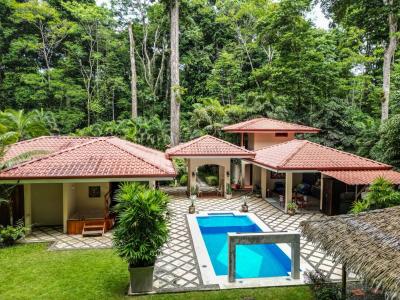 Calle Almendros y Corales , Manzanillo Cahuita Talamanca, Limón 70403, Costa Rica