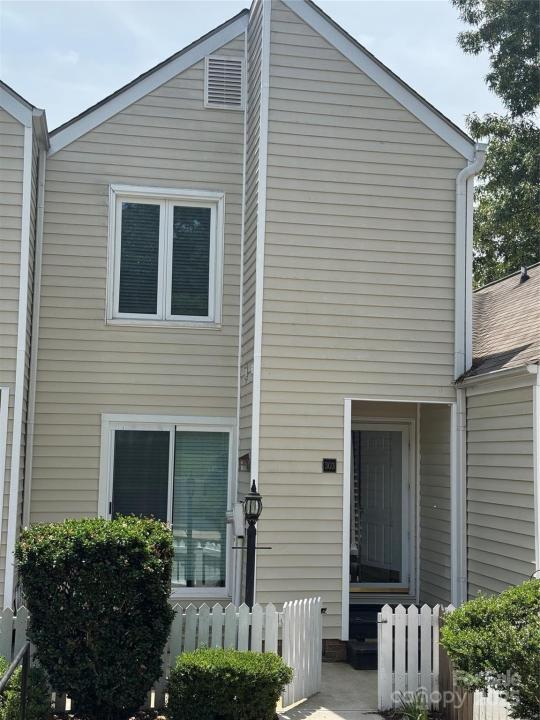 303 Eastwood Drive, Salisbury, צפון קרוליינה 28146, ארצות הברית של אמריקה 