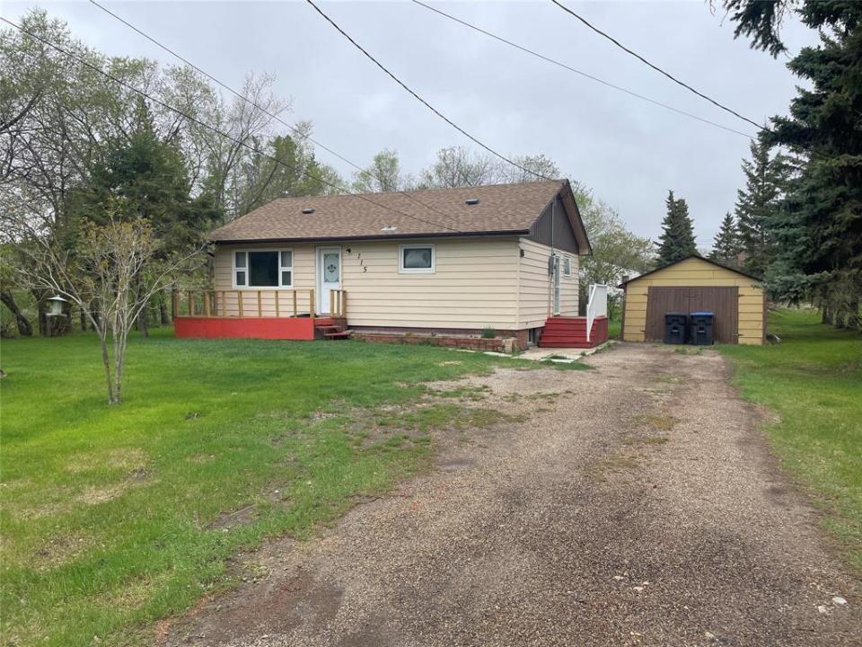 115 JANE STREET, Shoal Lake, Manitoba R0J 1Z0, Canada