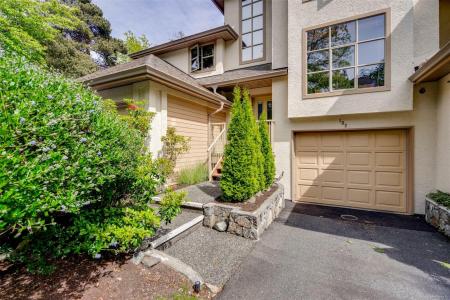 510 MARSETT PL, Saanich, Colúmbia Britânica V8Z 7J1, CANADÁ