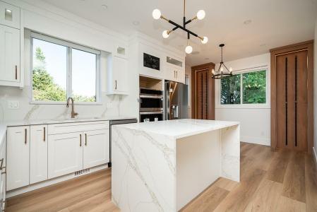 15496 THRIFT, White Rock, British Columbia V4B 2L9, Canada