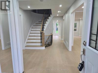 8 BLOOMINGDALE DRIVE, Brampton (fletcher's Creek South), Ontario L6W 3Z6, Canada
