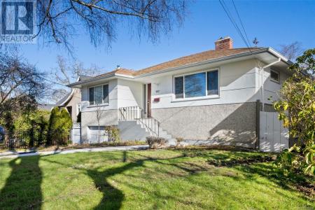 957 OLIVER STREET, Oak Bay, British Columbia V8S 4W6, Canada