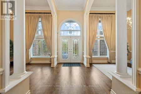 22 GARDEN AVENUE, Richmond Hill (south Richvale), Ontario L4C 6L9, Canada