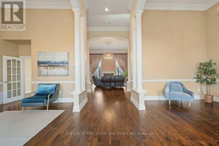 22 GARDEN AVENUE, Richmond Hill (south Richvale), Ontario L4C 6L9, Canada