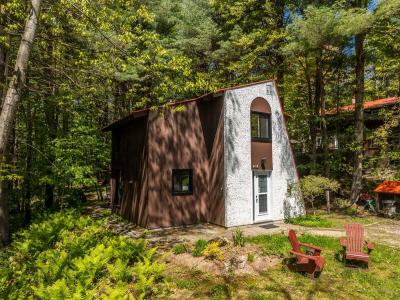 10 Rue des Saules, Orford, Quebec J1X 7E2, Canada