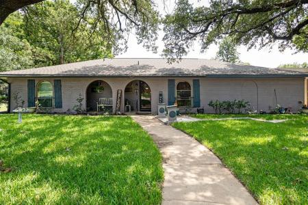 1229 Surry Place Drive, Cleburne, Техас 76033, Соединенные Штаты