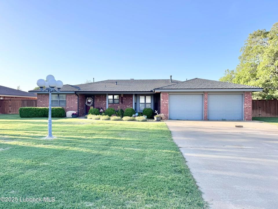 914 W Lee Street, Floydada, Texas 79235, USA