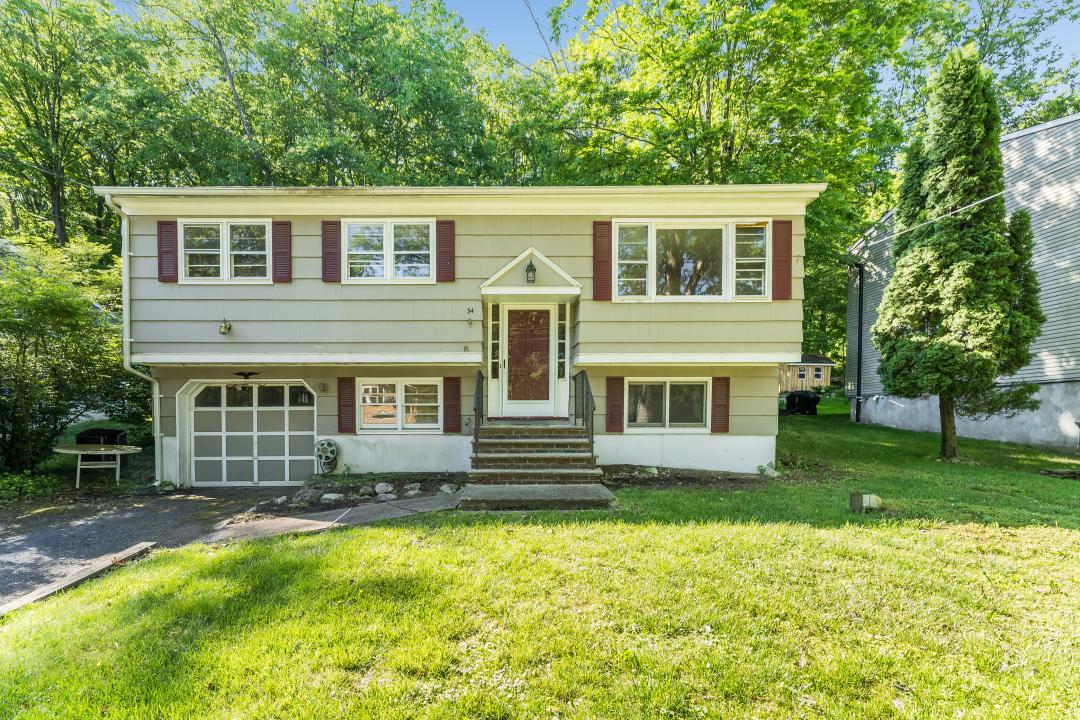 34 Brookwood Dr, Stanhope, New Jersey 07874