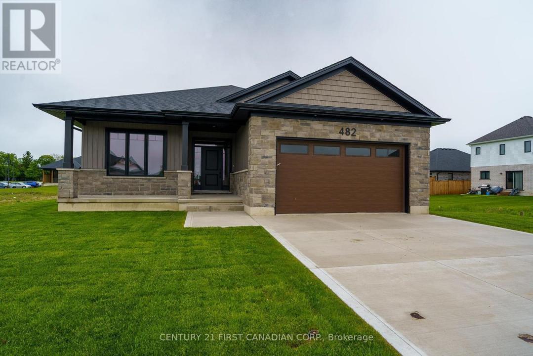 482 JULIANNA COURT, Plympton-wyoming (plympton Wyoming), Ontario N0N 1T0, Canada