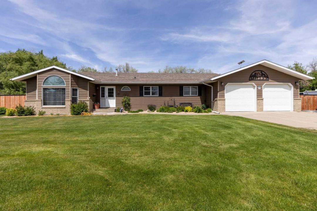 240 HARRIS ROAD, Taber, Alberta T1G 2E4, Canada