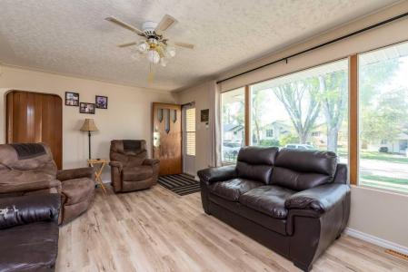 4813 46 STREET, Lloydminster, Saskatchewan S9V 0J6, Canada