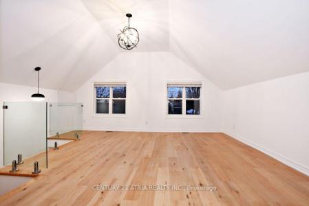 72 CENTRE STREET, Aurora, Ontario L4G 1J8, Canada