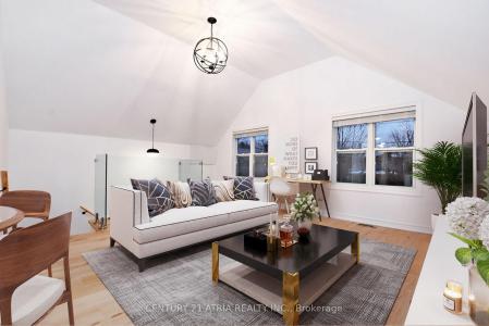 72 CENTRE STREET, Aurora, Ontario L4G 1J8, Canada