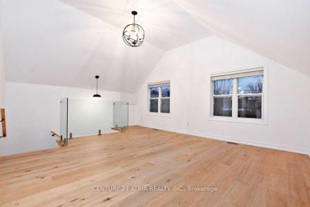 72 CENTRE STREET, Aurora, Ontario L4G 1J8, Canada