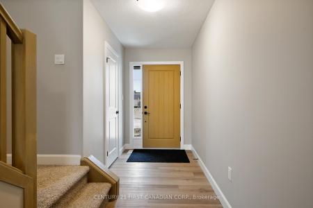 78 QUEEN STREET, North Middlesex, 온타리오주 N0M 1A0, 캐나다