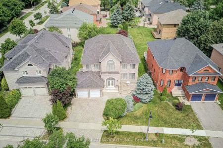 92 SPRINGBROOK DRIVE, Richmond Hill, Ontario L4B 3P9, Canada