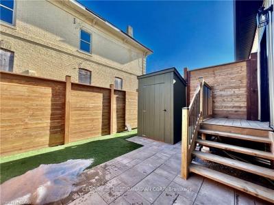 166 CENTRAL AVENUE, London East, Ontario N6A 1M7, Canadá