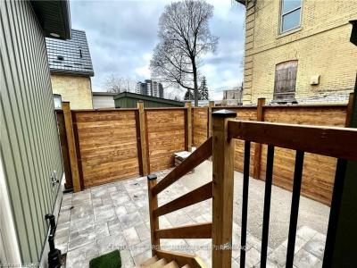 166 CENTRAL AVENUE, London East, Ontario N6A 1M7, Canadá