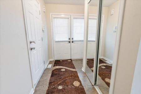 4 PARISIAN ROAD, Brampton, Ontario L6P 2S8, Canada
