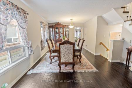 4 PARISIAN ROAD, Brampton, Ontario L6P 2S8, Kanada