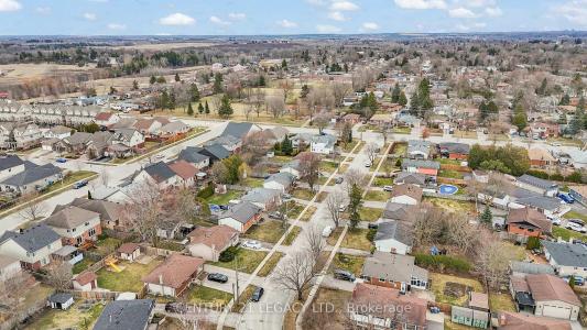 72 FERNDALE AVENUE, Guelph, أونتاريو N1E 1B5, كندا 
