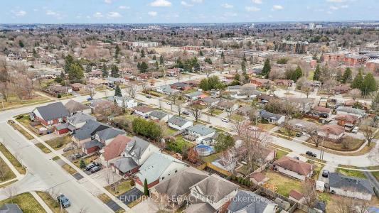 72 FERNDALE AVENUE, Guelph, أونتاريو N1E 1B5, كندا 