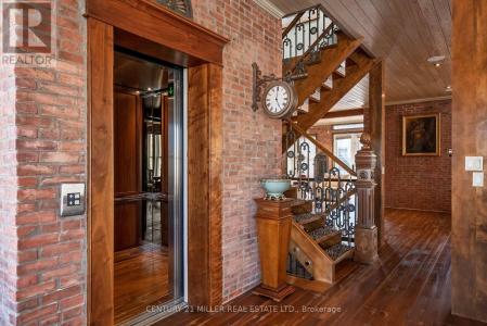 239 CHURCH STREET, Oakville (oo Old Oakville), Ontario L6J 1N4, Canada